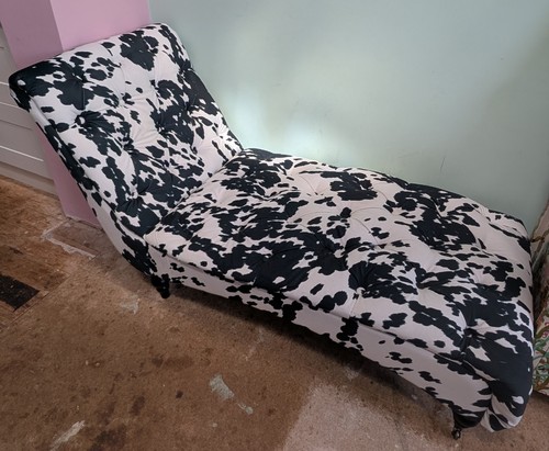Cow print chesterfield - chesterfield, chaise