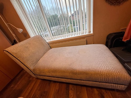 Chaise lounge chair - chaise,